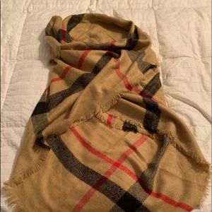 Oversized beige plaid scarf